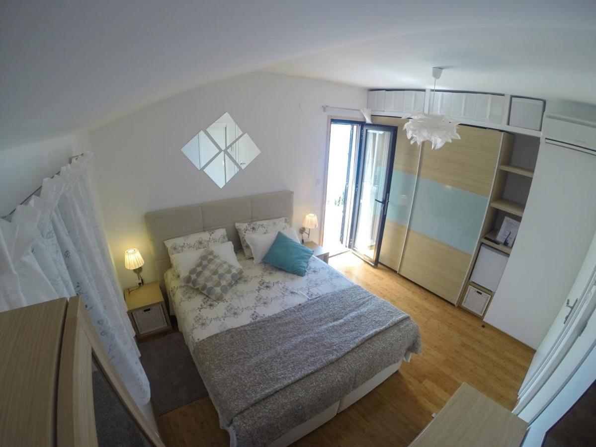 Apartment And Room Sveti Jakov Дубровник Екстериор снимка