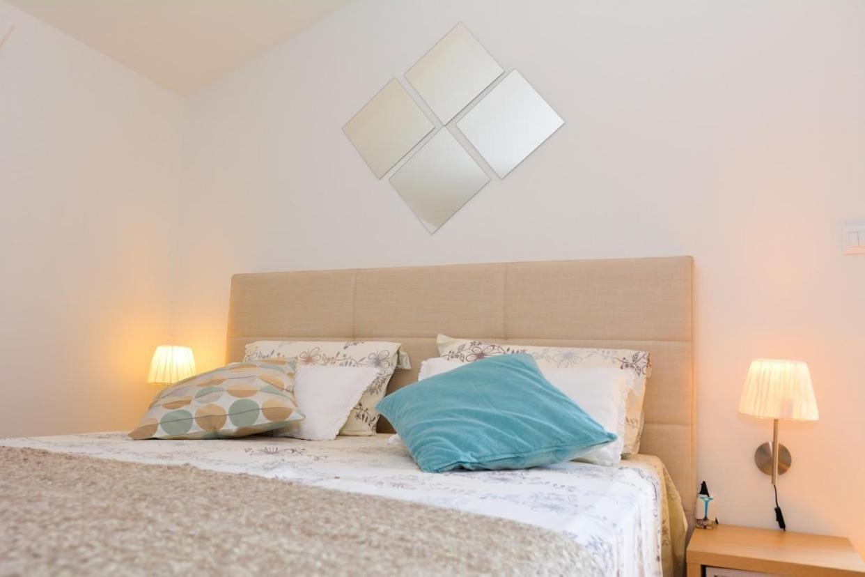 Apartment And Room Sveti Jakov Дубровник Екстериор снимка