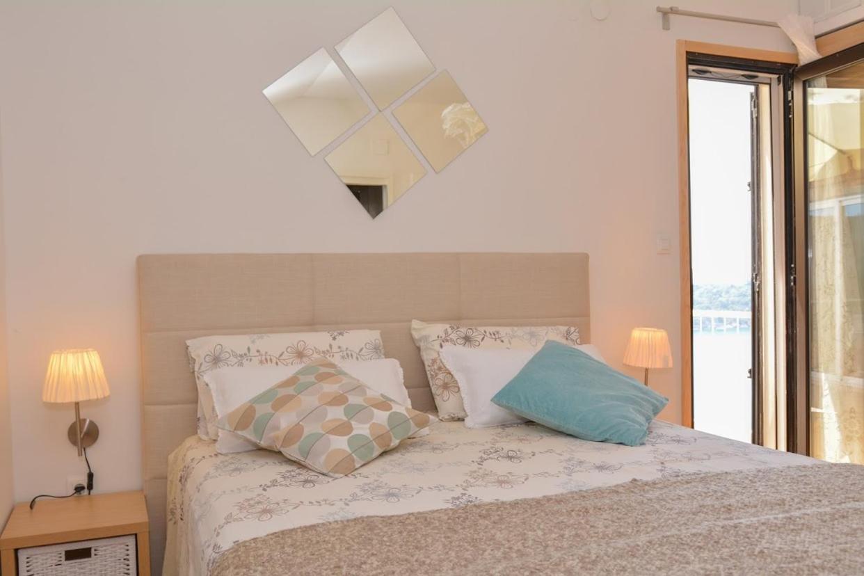 Apartment And Room Sveti Jakov Дубровник Екстериор снимка