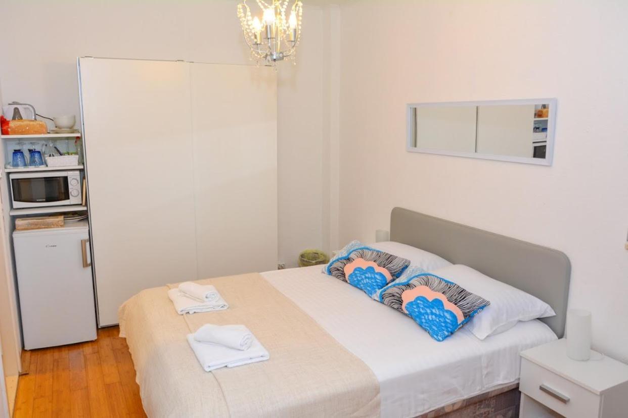 Apartment And Room Sveti Jakov Дубровник Екстериор снимка
