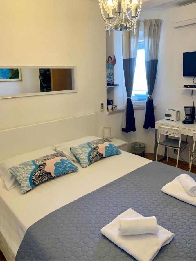 Apartment And Room Sveti Jakov Дубровник Екстериор снимка