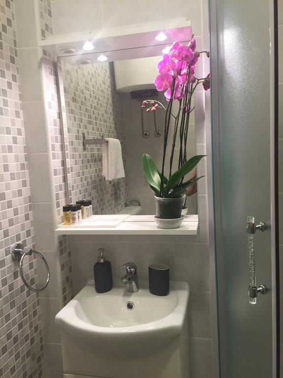 Apartment And Room Sveti Jakov Дубровник Екстериор снимка